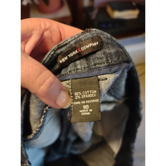 New York and Company women shorts Size 16 - Picture 2 of 5